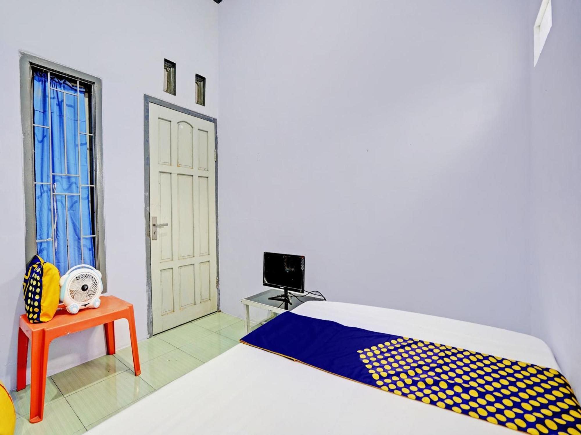Hotel Oyo Life 92937 Kost Putri Sarkara Syariah Banyuwangi  Exteriér fotografie