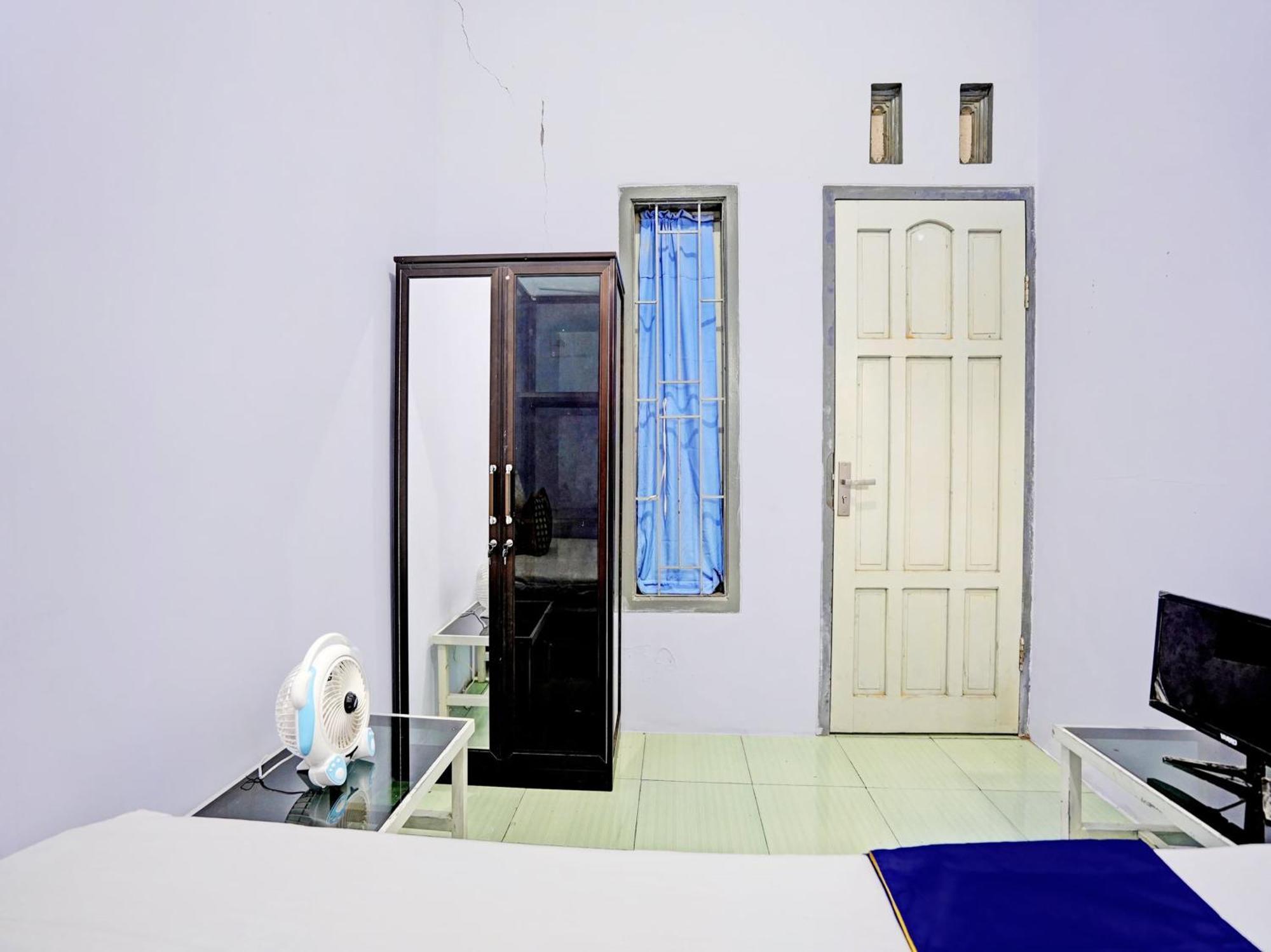 Hotel Oyo Life 92937 Kost Putri Sarkara Syariah Banyuwangi  Exteriér fotografie