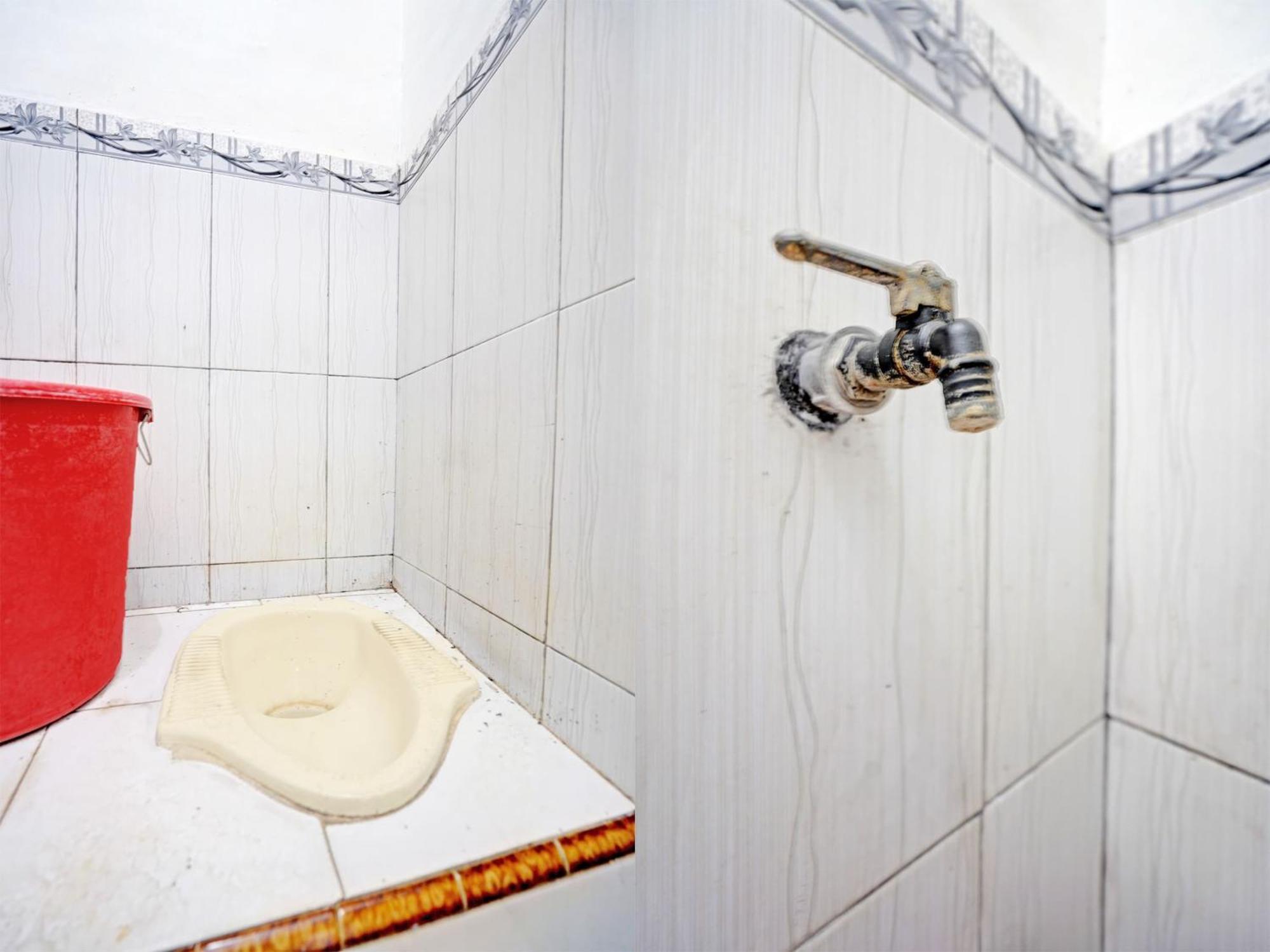 Hotel Oyo Life 92937 Kost Putri Sarkara Syariah Banyuwangi  Exteriér fotografie