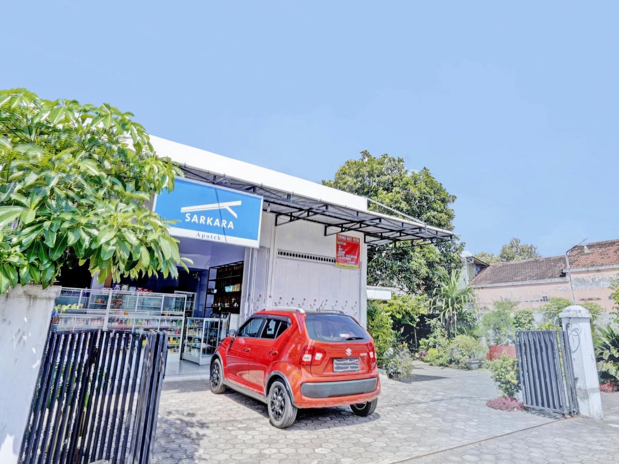 Hotel Oyo Life 92937 Kost Putri Sarkara Syariah Banyuwangi  Exteriér fotografie